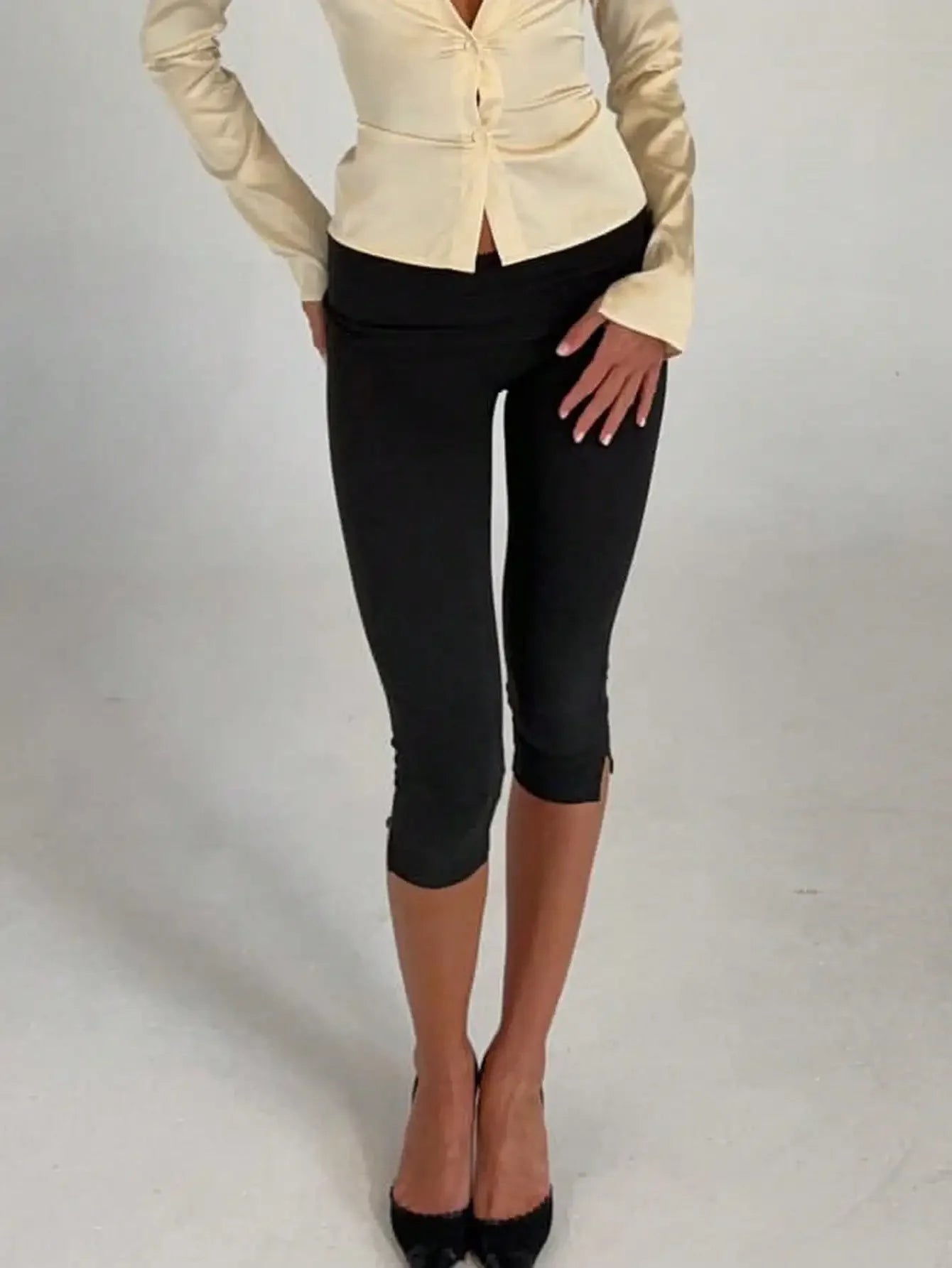 Women's Y2K White Low Waisted Slim Fit Capri Leggings