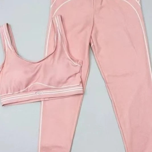 Women'S Slim Fit Workout Outfit With Modern Graphic Design