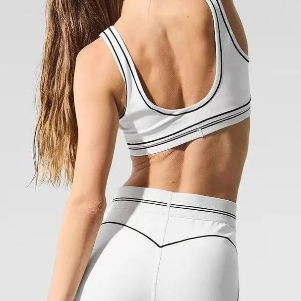Women'S Slim Fit Workout Outfit With Modern Graphic Design