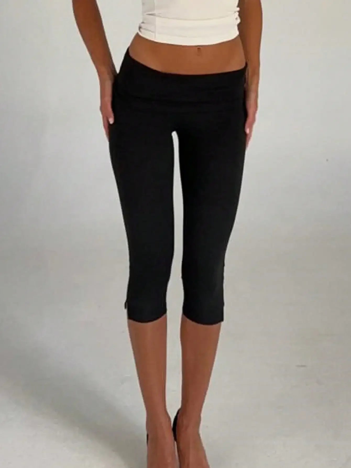 Women's Y2K White Low Waisted Slim Fit Capri Leggings