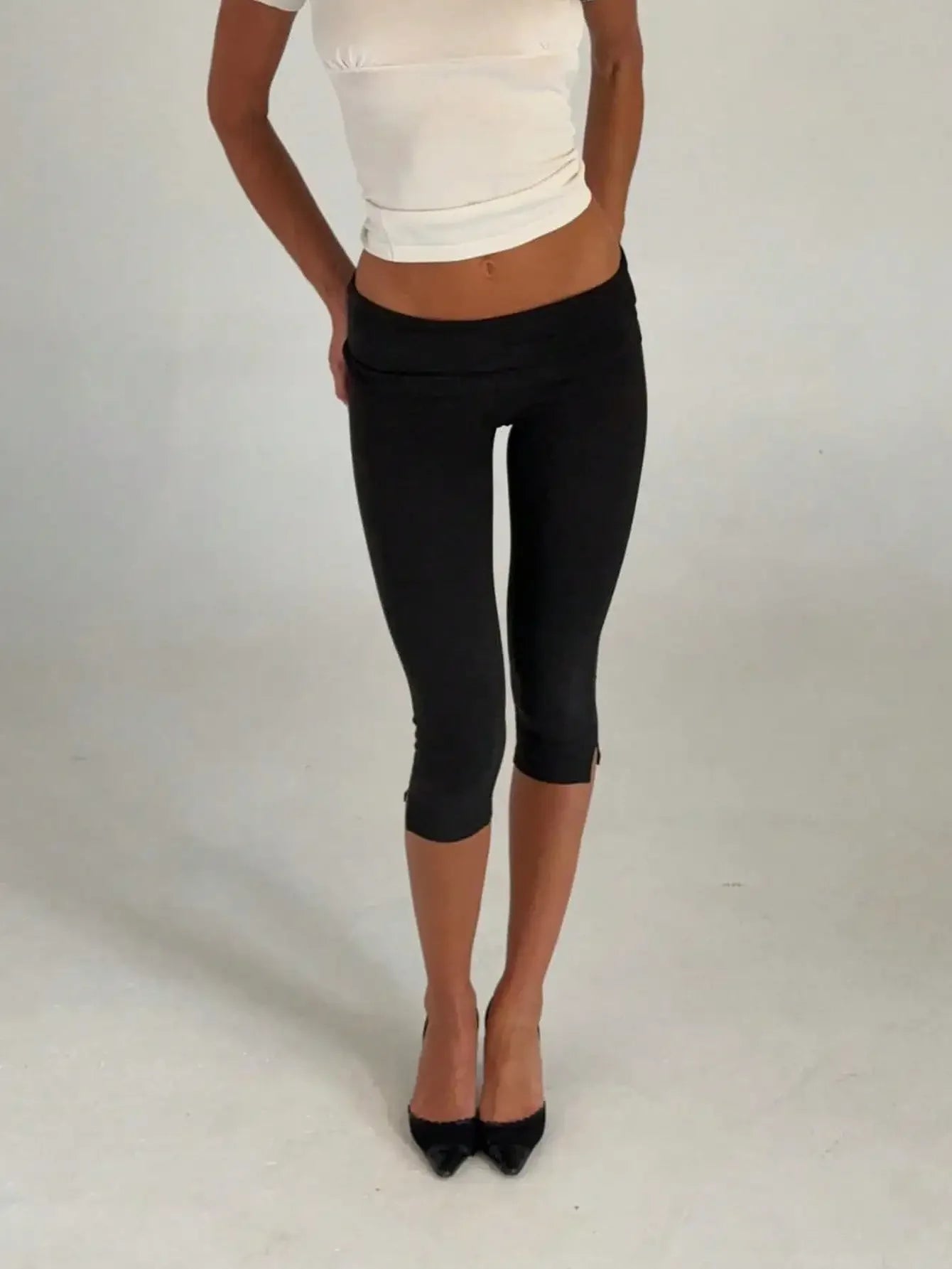 Women's Y2K White Low Waisted Slim Fit Capri Leggings
