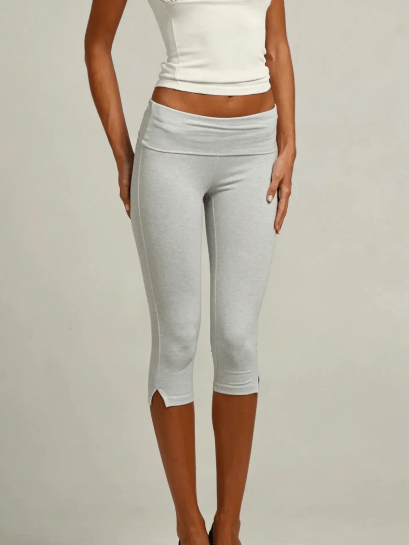 Women's Y2K White Low Waisted Slim Fit Capri Leggings