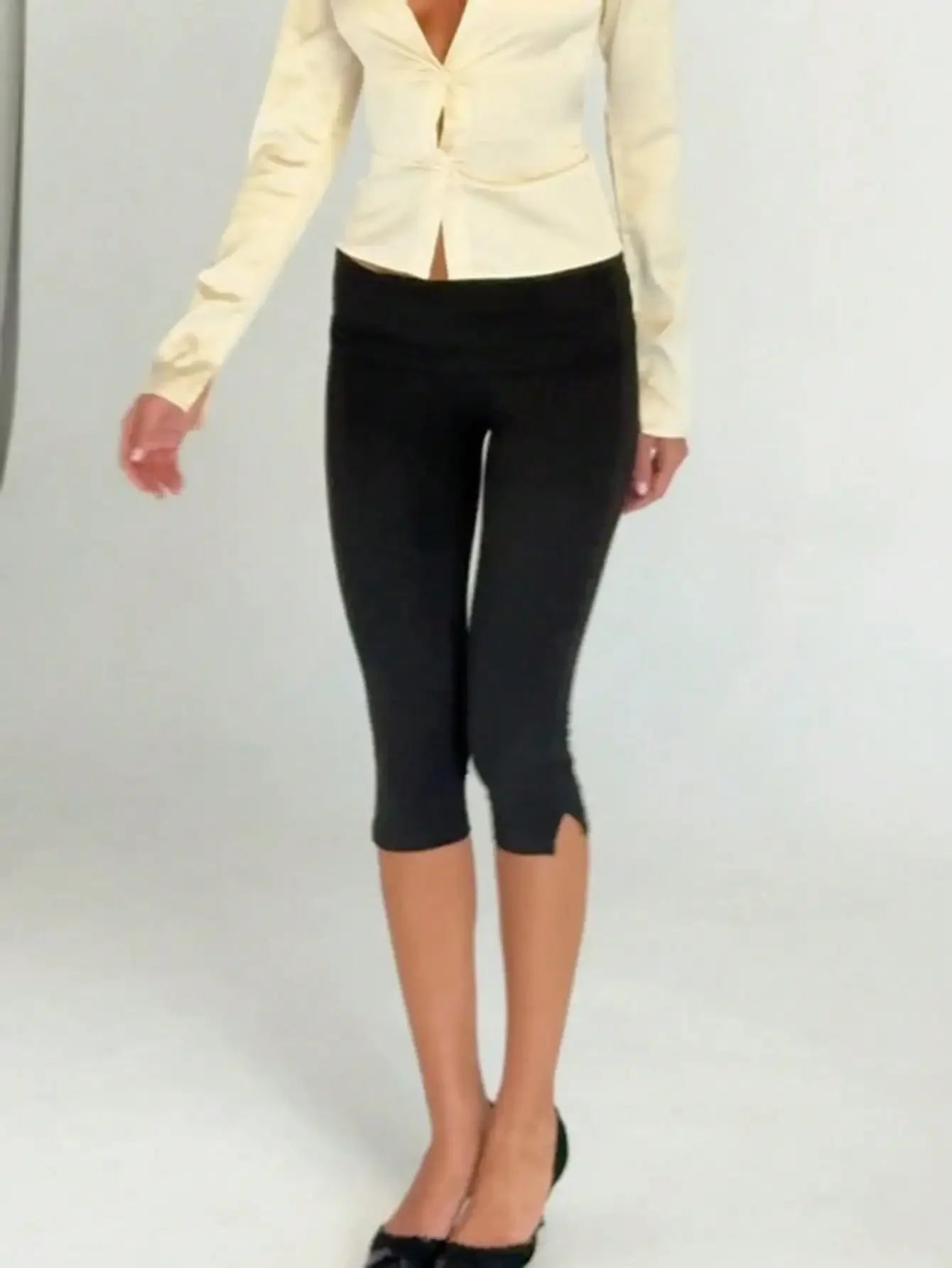 Women's Y2K White Low Waisted Slim Fit Capri Leggings