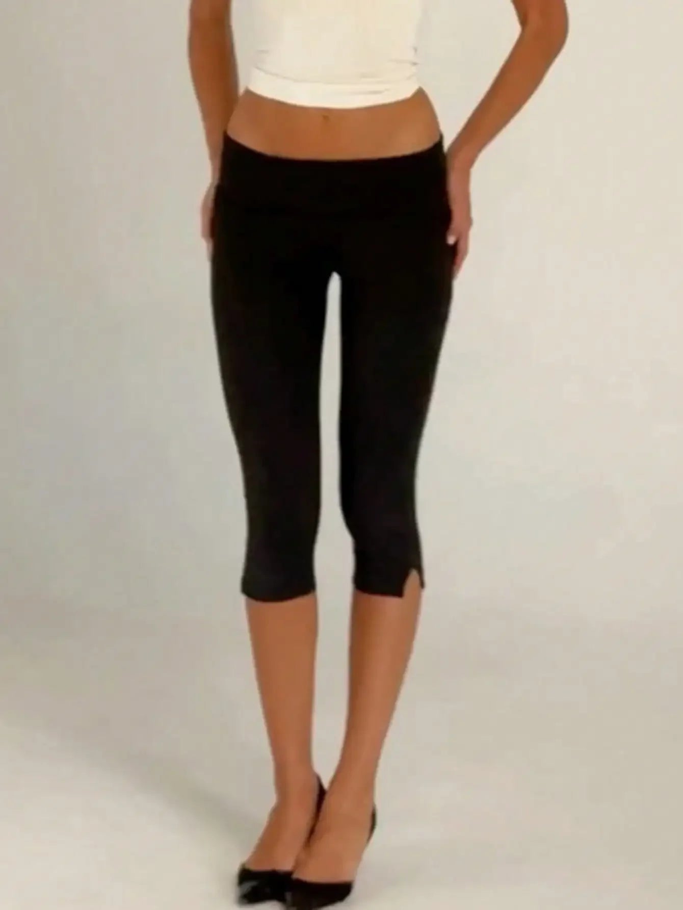 Women's Y2K White Low Waisted Slim Fit Capri Leggings
